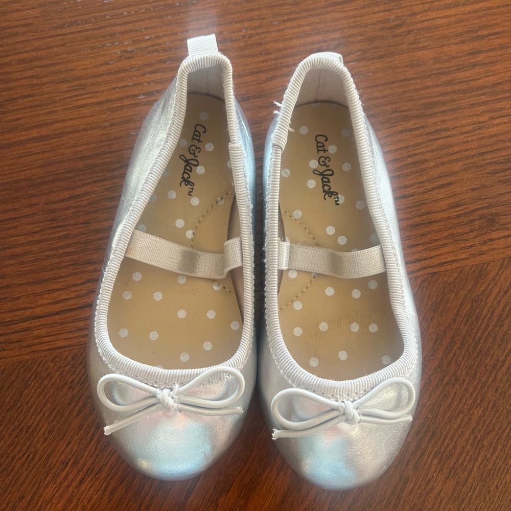 Cat & Jack Shimmering Silver Toddler Dress Shoes Sz 6